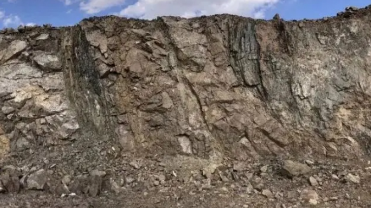 内蒙古白云鄂博矿床发现两种铌钪新矿物